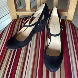 Nine West
Black suede